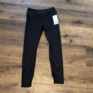 Me (el) black leggings NWT small